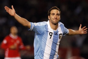 开云体育下载-世界排名争夺战焦点战，阿尔及利亚连续得分压制里昂，全球体育秩序正在被改写