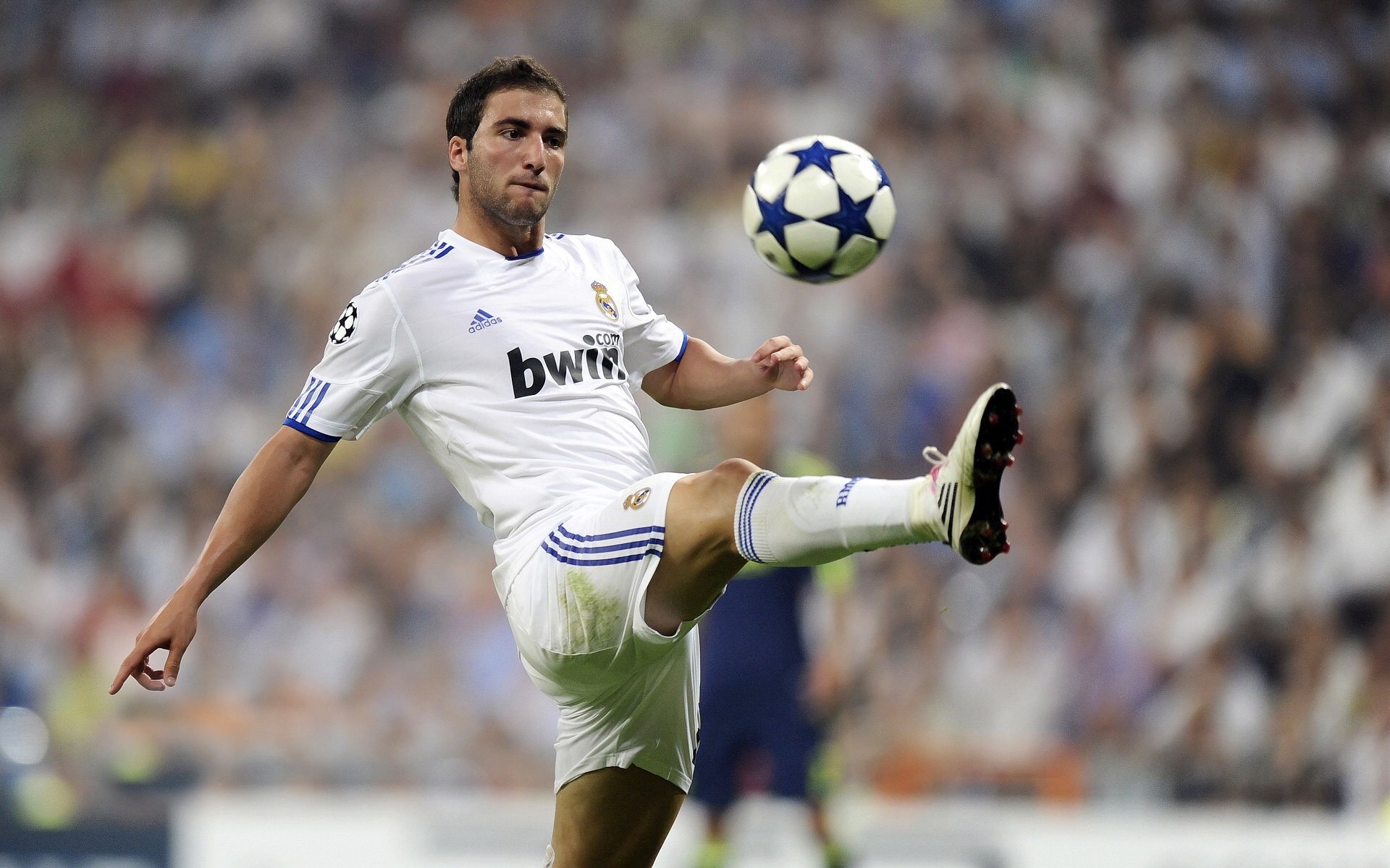 久保建英爆发，当东瀛魔法照亮安第斯山，玻利维亚为何能压制智利？