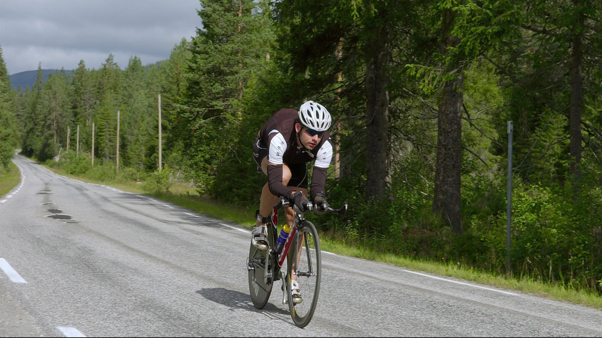 世界排名争夺战焦点战，伊朗争冠战胜出AC米兰